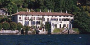 Restauro di Villa Monastero, Varenna: facciata sul lago con loggia ad arcate e tetto in coppi