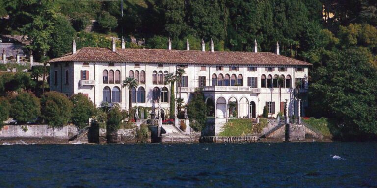 Restauro di Villa Monastero, Varenna: facciata sul lago con loggia ad arcate e tetto in coppi